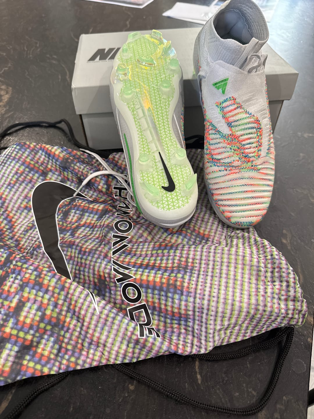 Customer photo review of PHANTOM 6 ELITE HIGH CUT FG x EA SPORTS - Gris/Vert/Multicouleur