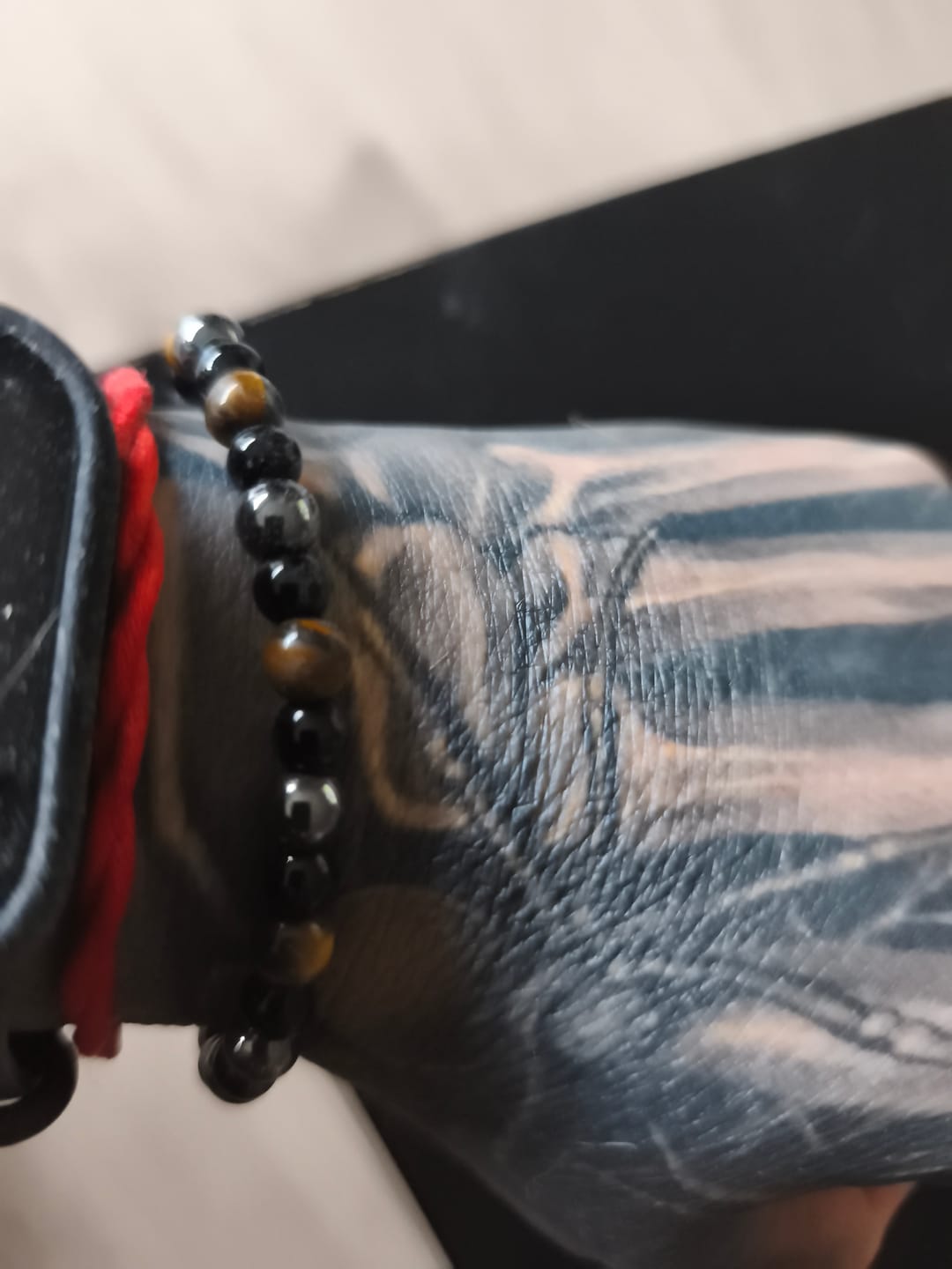 Customer photo review of Bracelet "Triple Protection" en Hématite, Oeil de Tigre et Obsidienne