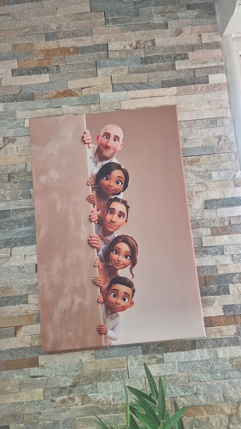 Customer photo review of Toile personnalisée - Animé derrière le mur