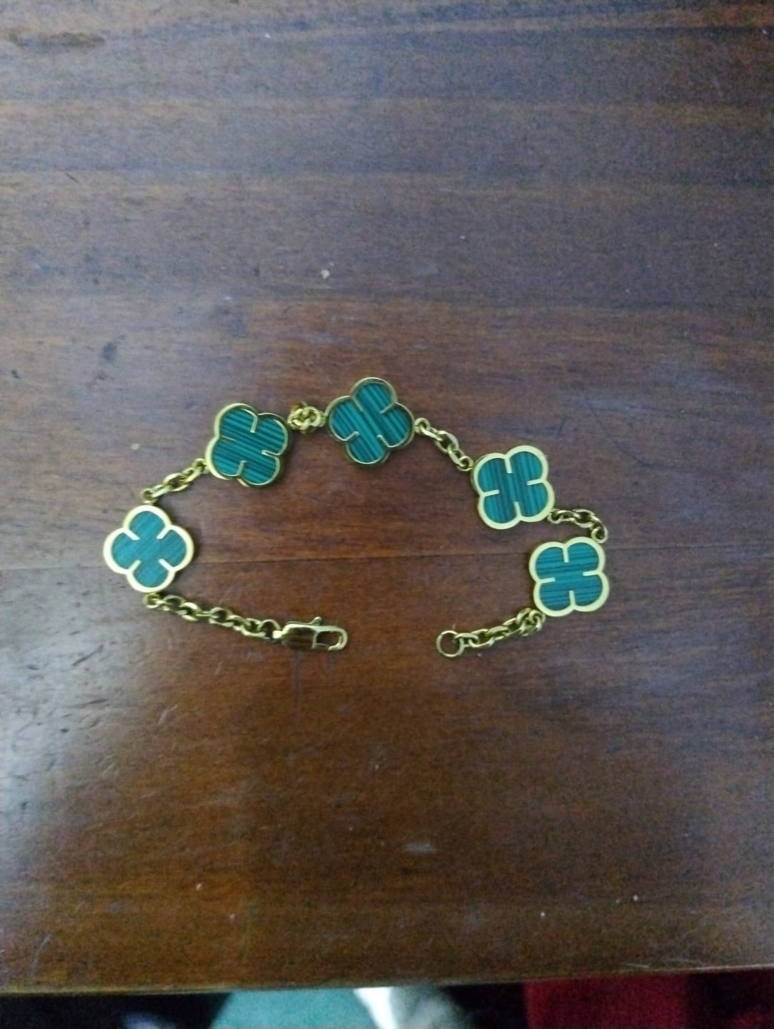 Customer photo review of Pulsera Green Clover Oro
