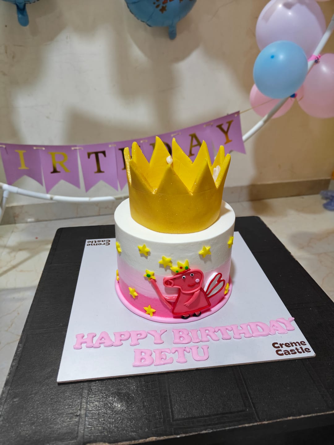 Customer photo review of Peppa Crown Design Cake