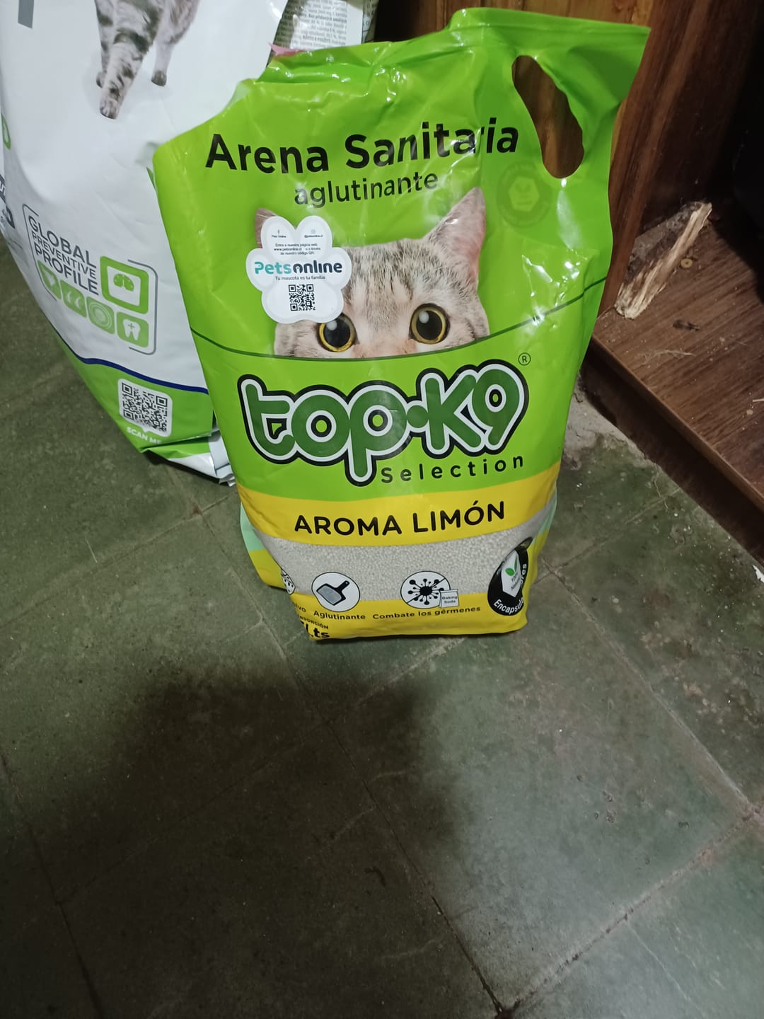 Customer photo review of Arena Aglutinante TopK9 4 Kg Limón