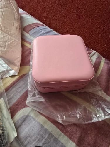 Customer photo review of Small Jewelry Box – Macaroon Style Travel Case for Studs & Rings