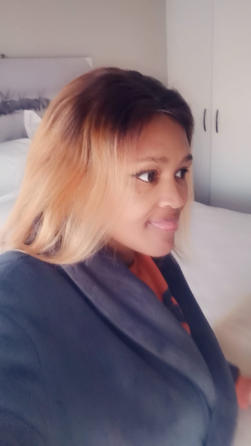 Customer photo review of Brazilian Lace Frontal Wig Straight Col T230 12 inch