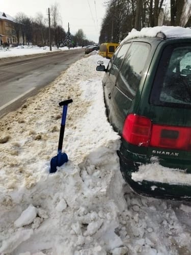 Customer photo review of Retractable Snow Shovel - Aluminum Alloy Ice Shovel