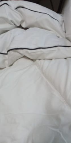 Customer photo review of Hotel Style Comforter – Lightweight Fluffy Winter Quilt