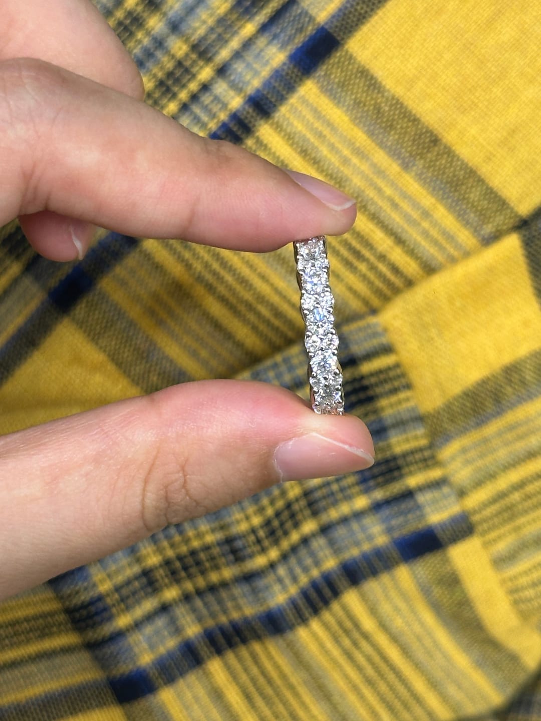 Customer photo review of S925 Moissanite 2.5 Ct Round Cut Full White/Green Stone Wedding Band for Women