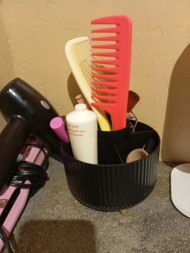 Customer photo review of Rotating Makeup Storage – 360° Desktop Cosmetic Organizer