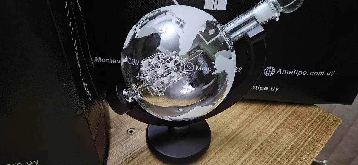 Customer photo review of Licorera Mapa del mundo + Set de regalo 2 vasos