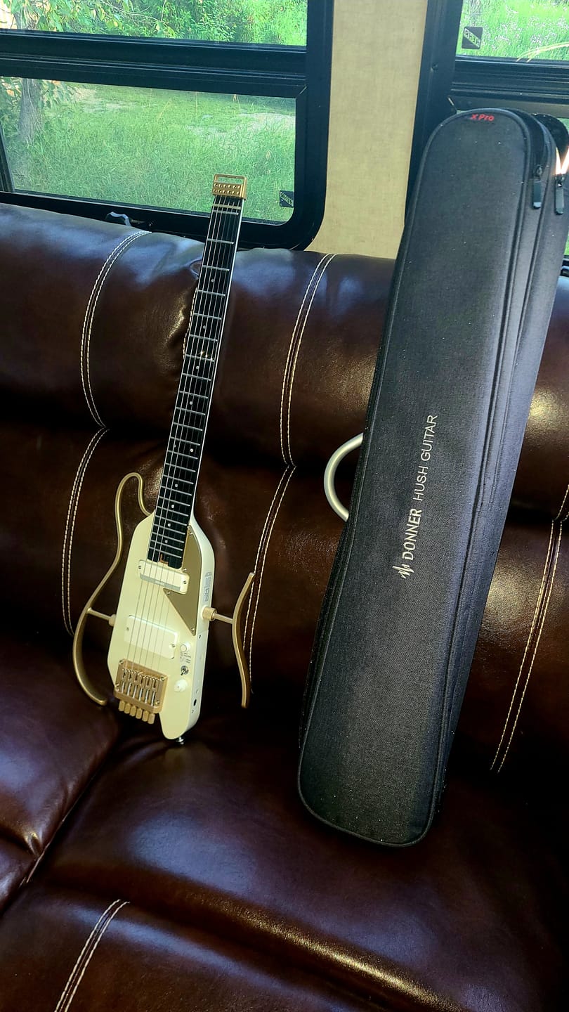 Customer photo review of Donner HUSH X PRO Electric Travel Guitar