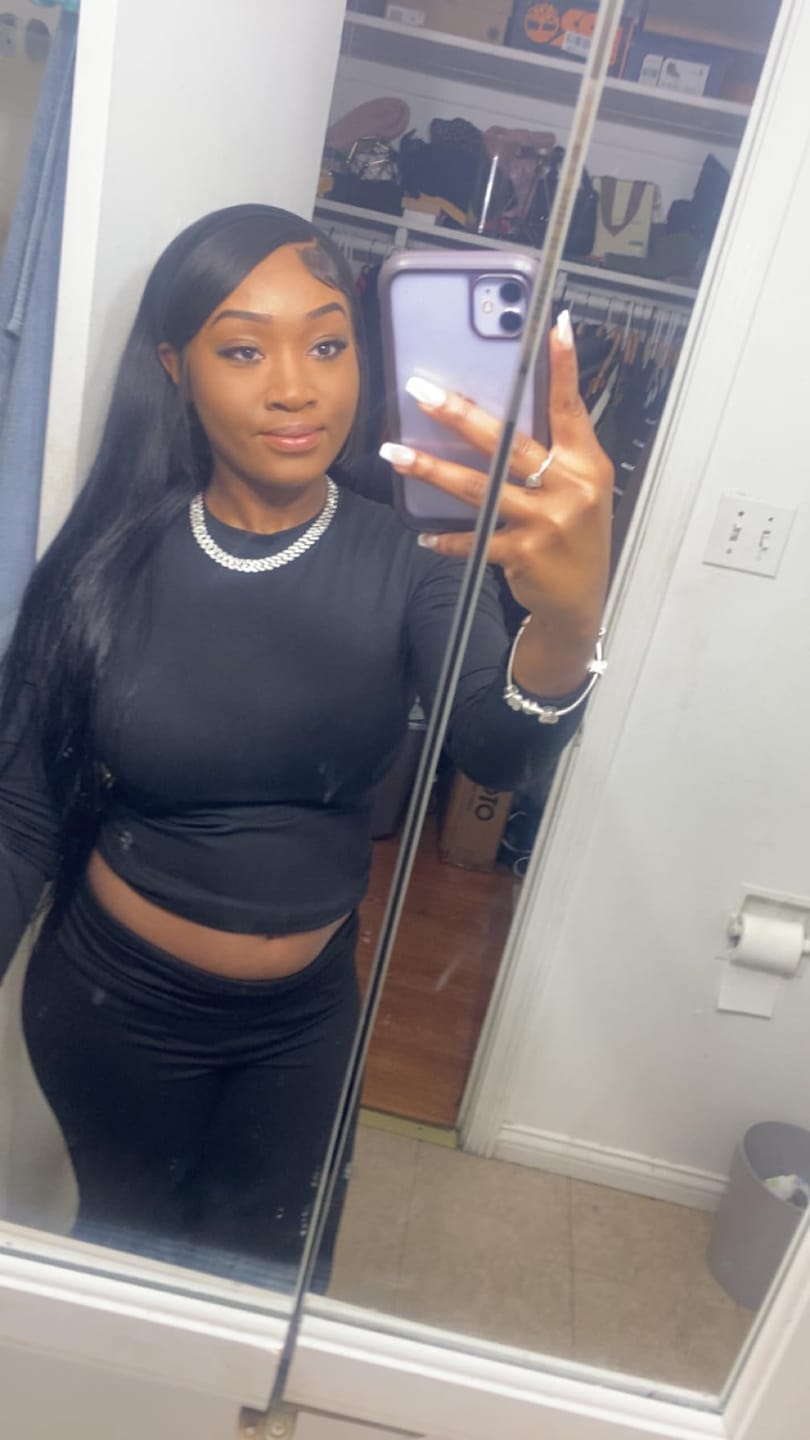 Customer photo review of Wavymy Beginner Friendly Straight V Part Wig No Glue No Sew No Gel Human Hair Wig 180 Density Thin Part Wig
