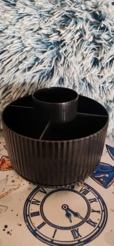 Customer photo review of Rotating Makeup Storage – 360° Desktop Cosmetic Organizer