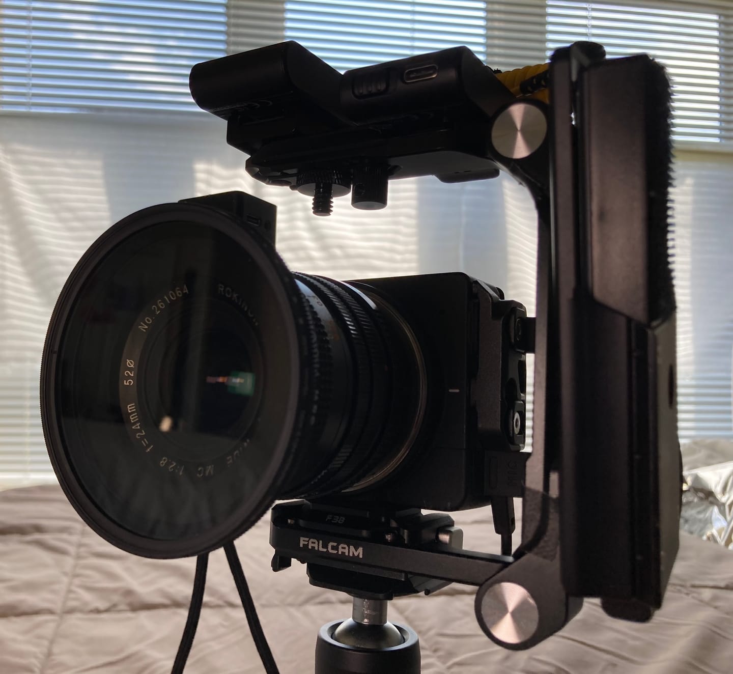 Customer photo review of Falcam F22 & F38 & F50 Quick Release Foldable Half Cage for Sony / Canon / Fujifilm / Lumix / Nikon / Sigma / Olympus C00B3809