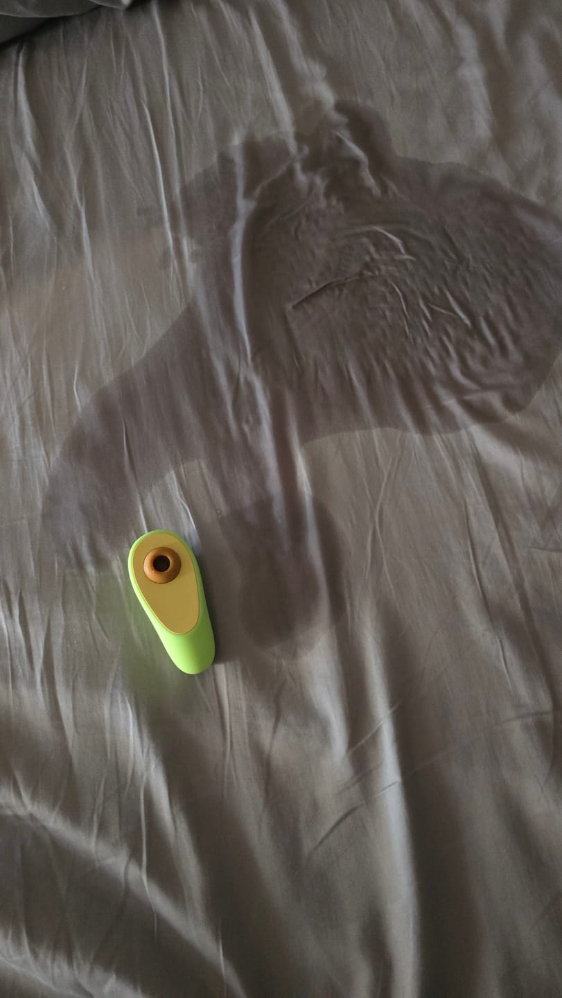 Customer photo review of Avo Clitoral Massager