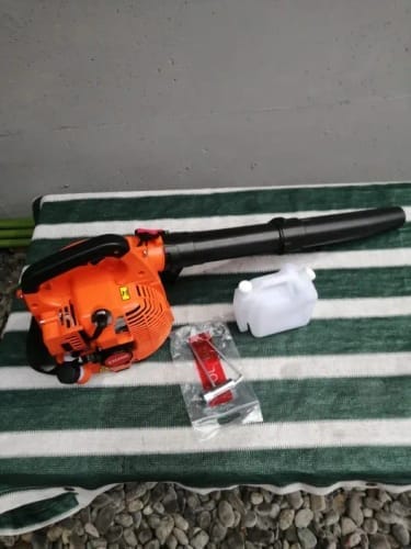 Customer photo review of Gas Leaf Blower - 750W Two Stroke Handheld Blower