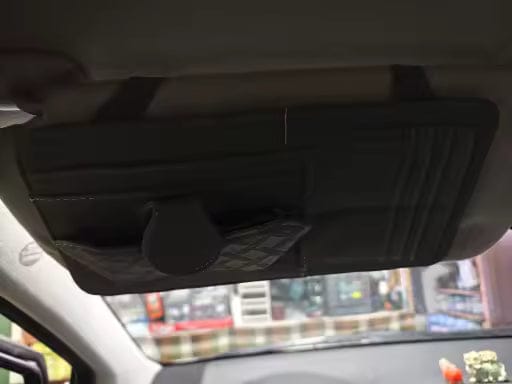 Customer photo review of Auto organizer za dokumenta i sitnice