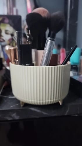 Customer photo review of Rotating Makeup Storage – 360° Desktop Cosmetic Organizer