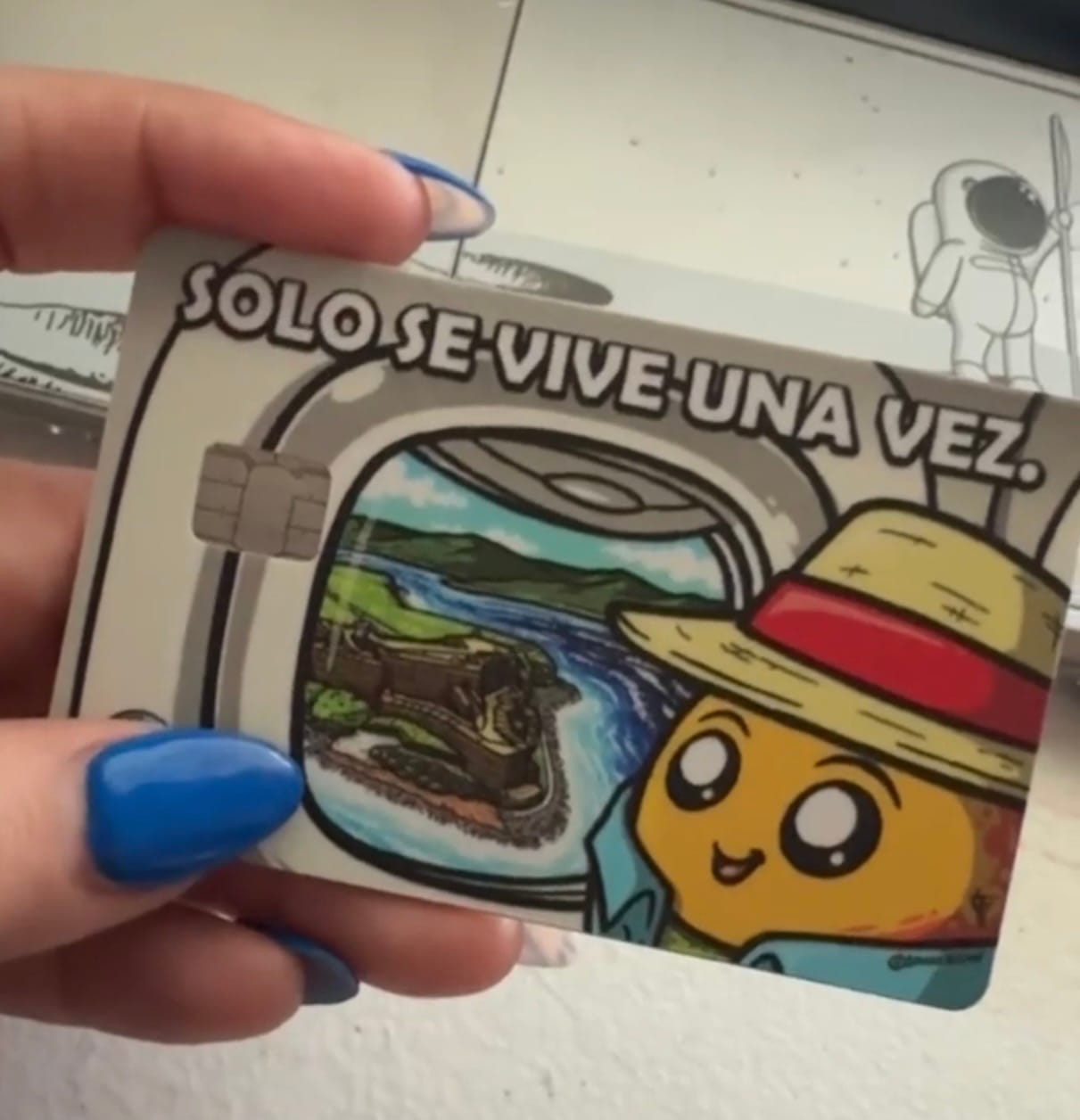 Customer photo review of Solo Se Vive Una Vez - Sticker para Tarjeta de Crédito