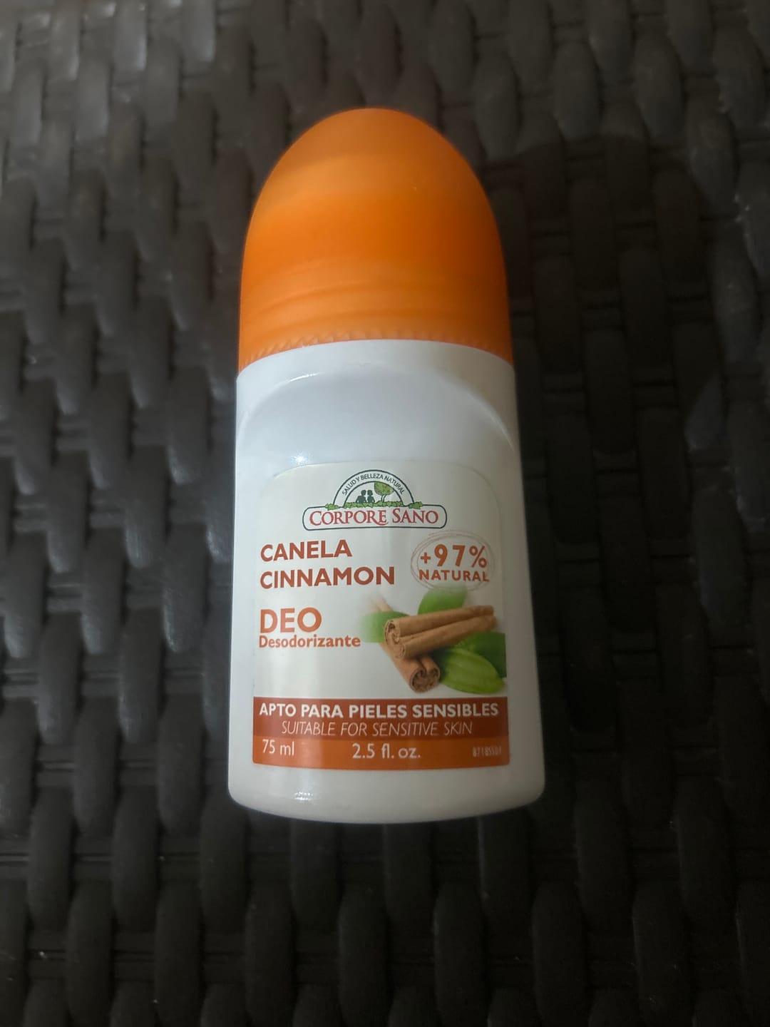 Customer photo review of Desodorante Roll On Canela Astringente Corpore Sano
