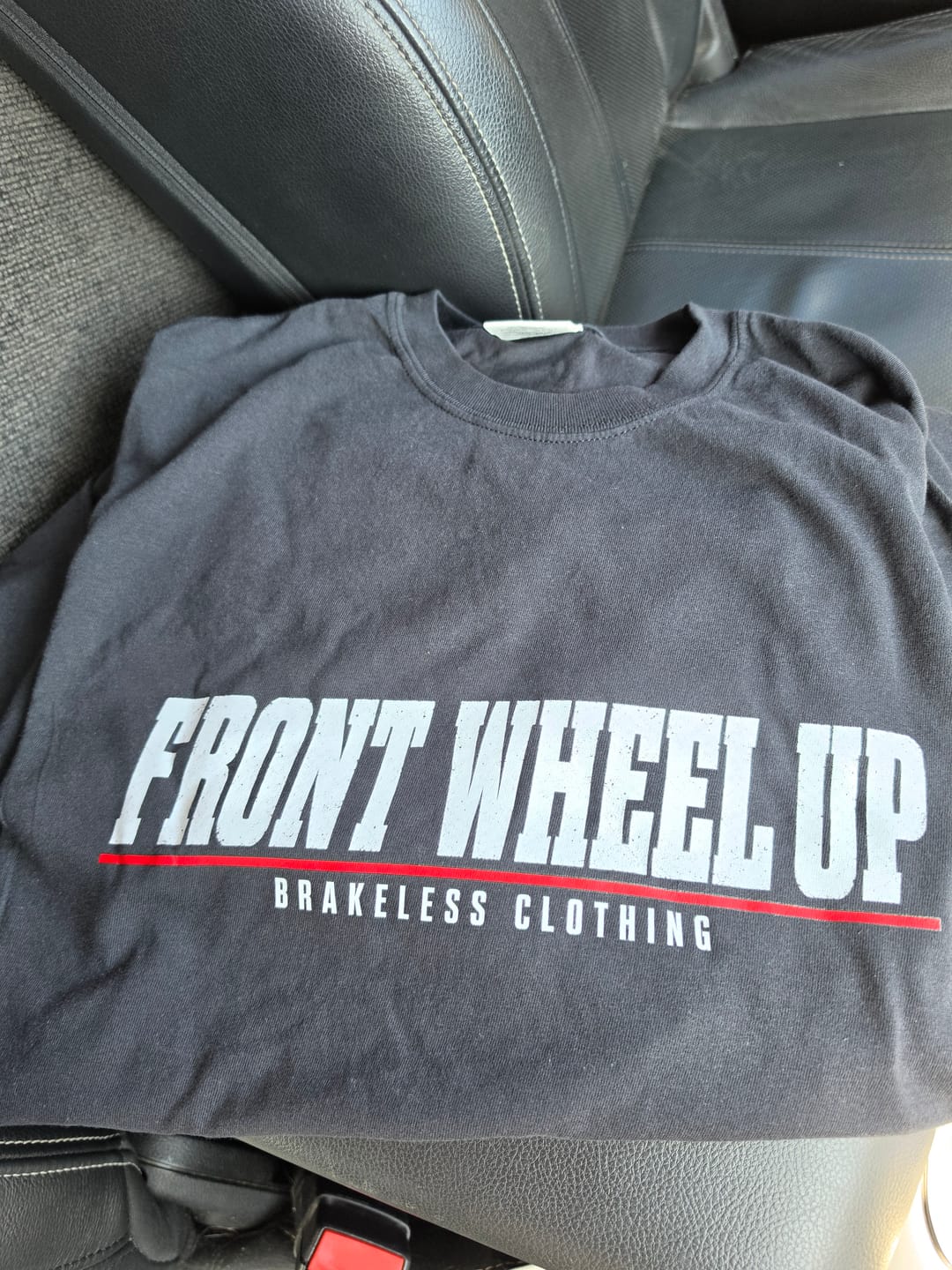 Customer photo review of FRONT WHEEL UP - BRAKELESS (garment-dyed heavyweight t-shirt)