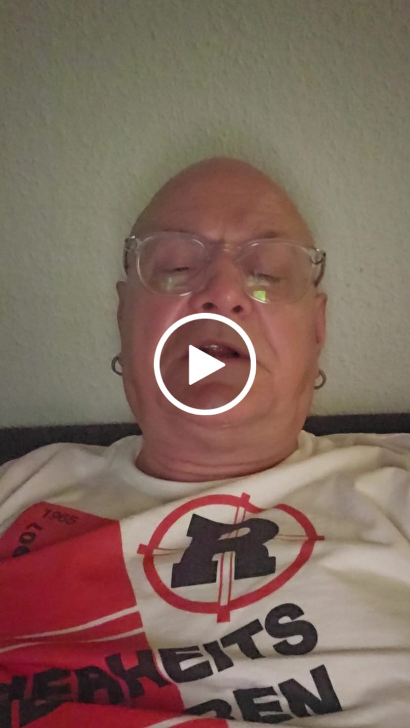 Customer video review of DDR Ostalgie Shirt Unisex • RIESA SICHERHEITSZÜNDWAREN
