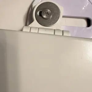 Customer photo review of Installazione Facile Kit Bulloni Universali per Sedile WC