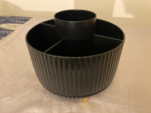 Customer photo review of Rotating Makeup Storage – 360° Desktop Cosmetic Organizer