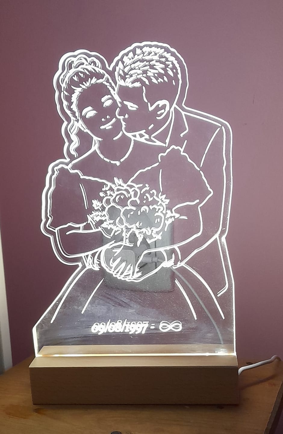 Customer photo review of Placa Personalizada em Acrílico com base LED - Traço Fino