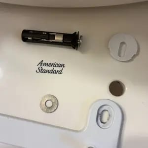 Customer photo review of Installazione Facile Kit Bulloni Universali per Sedile WC