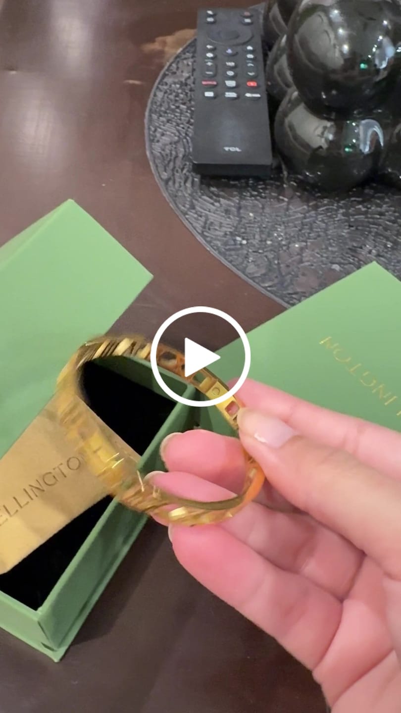 Customer video review of Yasmine Roman Numeral Bangle