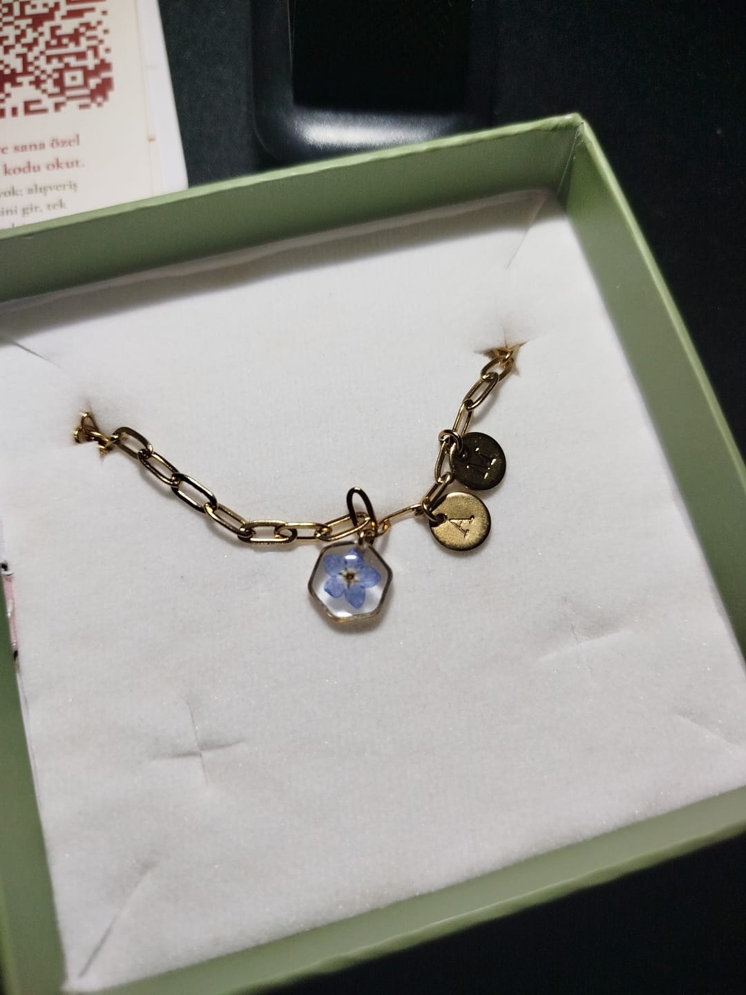 Customer photo review of Altıgen Unutmabeni Çiçeği Zincir Bileklik