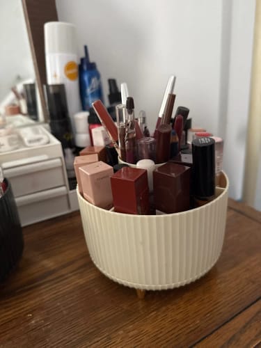 Customer photo review of Rotating Makeup Storage – 360° Desktop Cosmetic Organizer