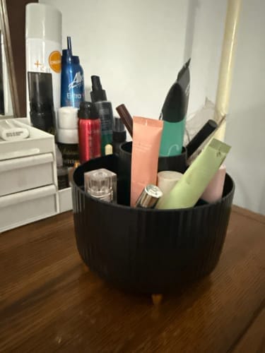 Customer photo review of Rotating Makeup Storage – 360° Desktop Cosmetic Organizer