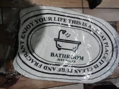 Customer photo review of Non-Slip Bath Mat - Floral Plush Absorbent Rug
