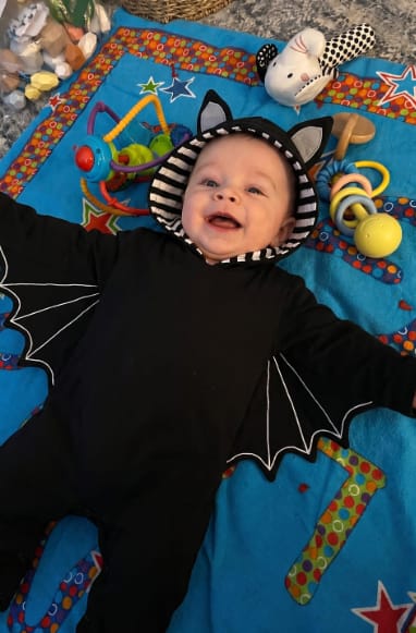 Customer photo review of Disfraz de murciélago bebé para Halloween