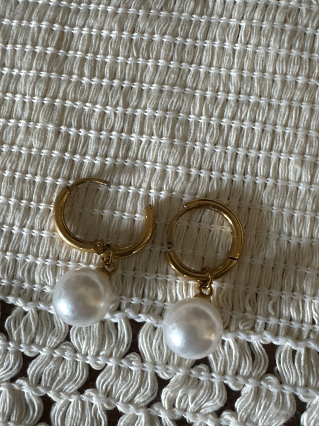 Customer photo review of Single Pearl Drop Earrings