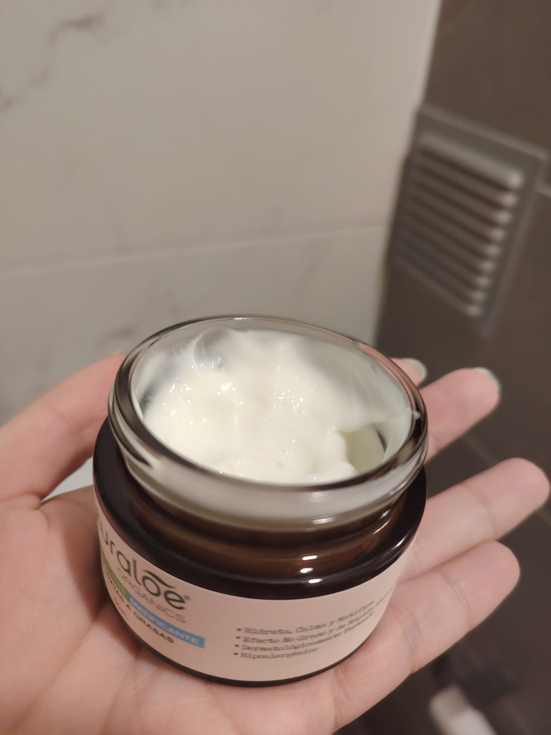 Customer photo review of Crema Hidratante Matificante Piel Mixta a Grasa 50ml