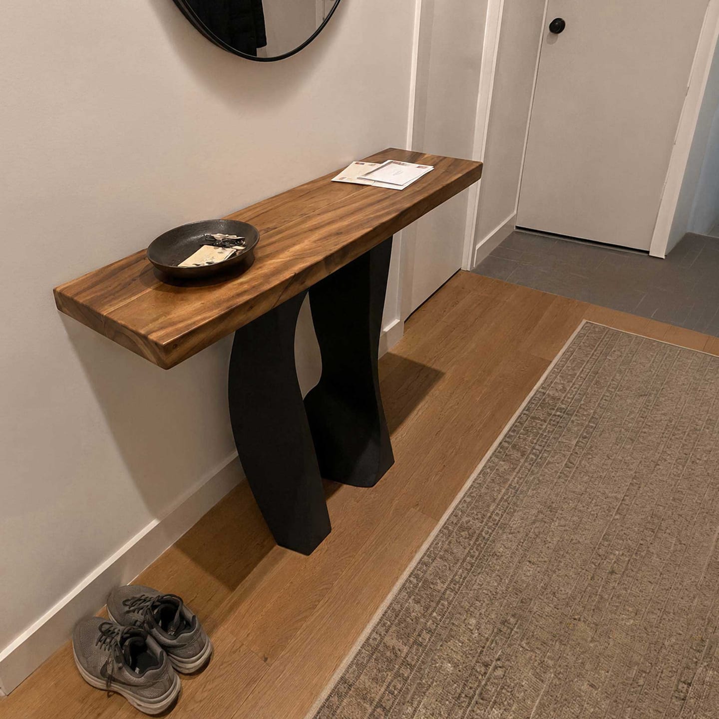 Customer photo review of Console Table for Modern Entryway, Hallway, and Living Rooms - 504 Rocky