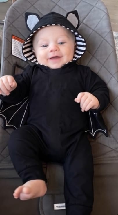 Customer photo review of Disfraz de murciélago bebé para Halloween