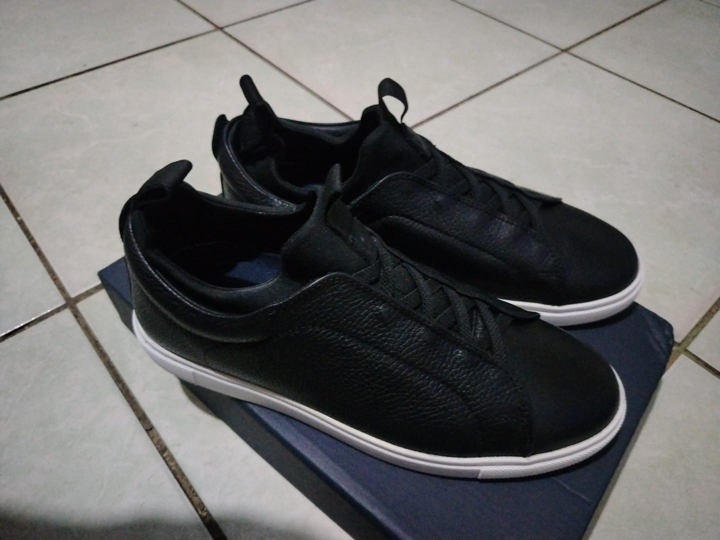 Customer photo review of SNEAKER SLIP ON PIEL NEGRO
