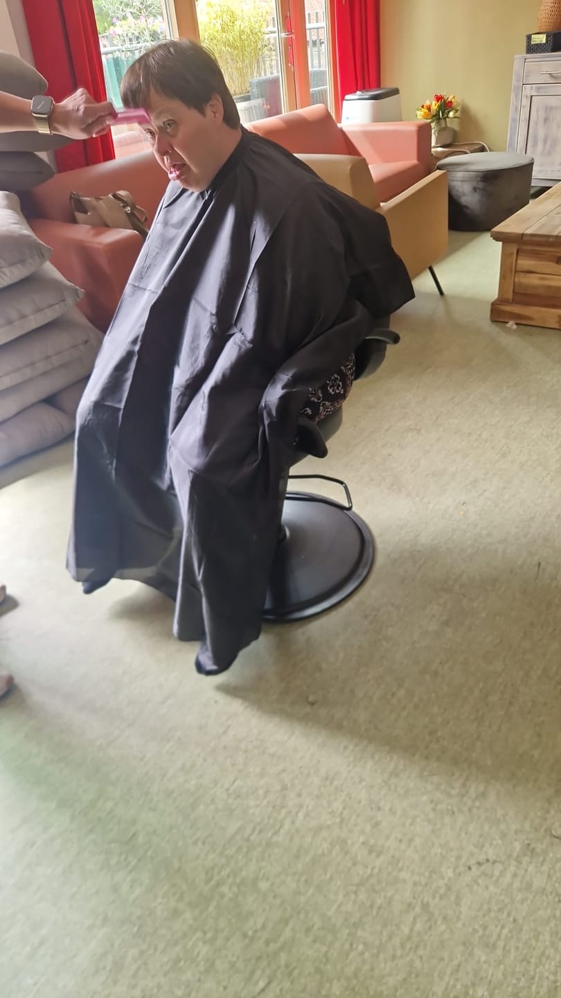 Customer photo review of Hair System hairdressing chair S20 black