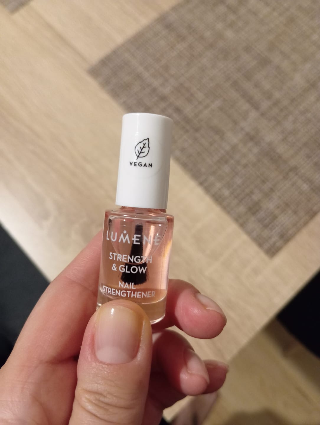 Customer photo review of Ускоряващ растежа заздравител за чупливи нокти Lumene Strength & Glow