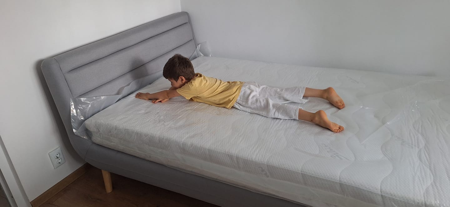 Customer photo review of Pat de dormitor 140x200 ELANDA, stofa clasica gri deschis, cu somiera