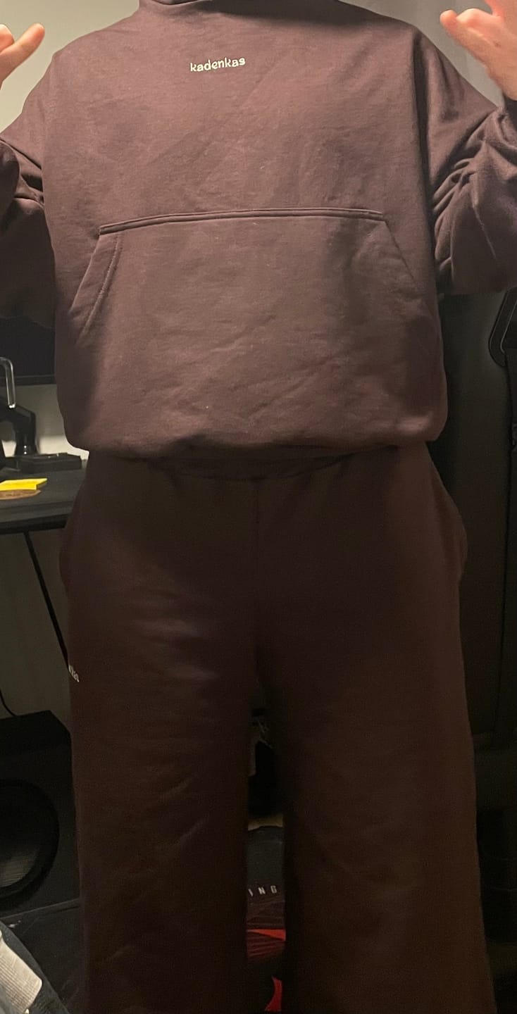 Customer photo review of (PRE-VENTA) POLERÓN HOODIE CAFÉ - OVERSIZE CON GORRO LOGO BORDADO
