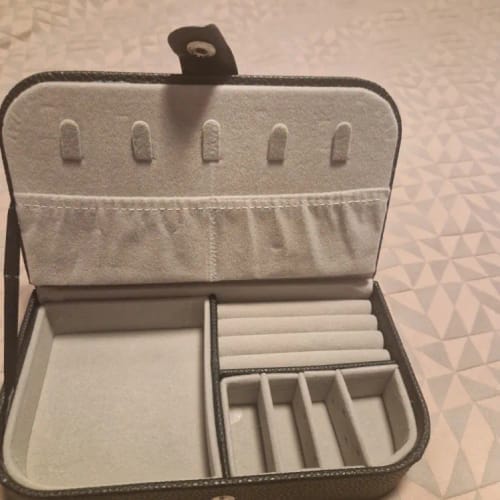Customer photo review of Travel Jewelry Box – Portable Leather Organizer Case