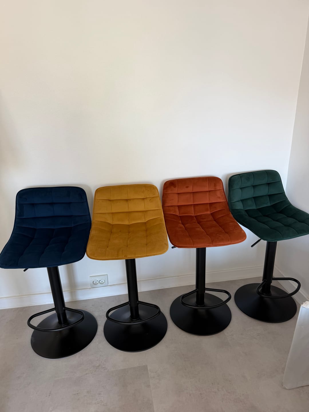 Customer photo review of Scaun bar H95, verde inchis/gri inchis, stofa/otel, 43x44x84/106 cm