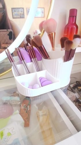 Customer photo review of Vanity Makeup Organizer – Rotating Brush Holder for Skincare