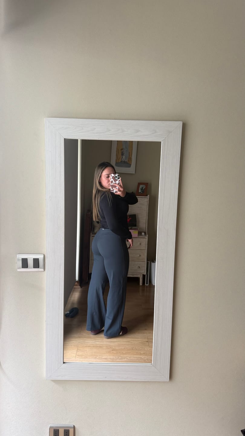 Customer photo review of Calzas Straight Leg Mujer Tiro Alto | Yoga, Pilates y Uso Diario | Azul Fundamento