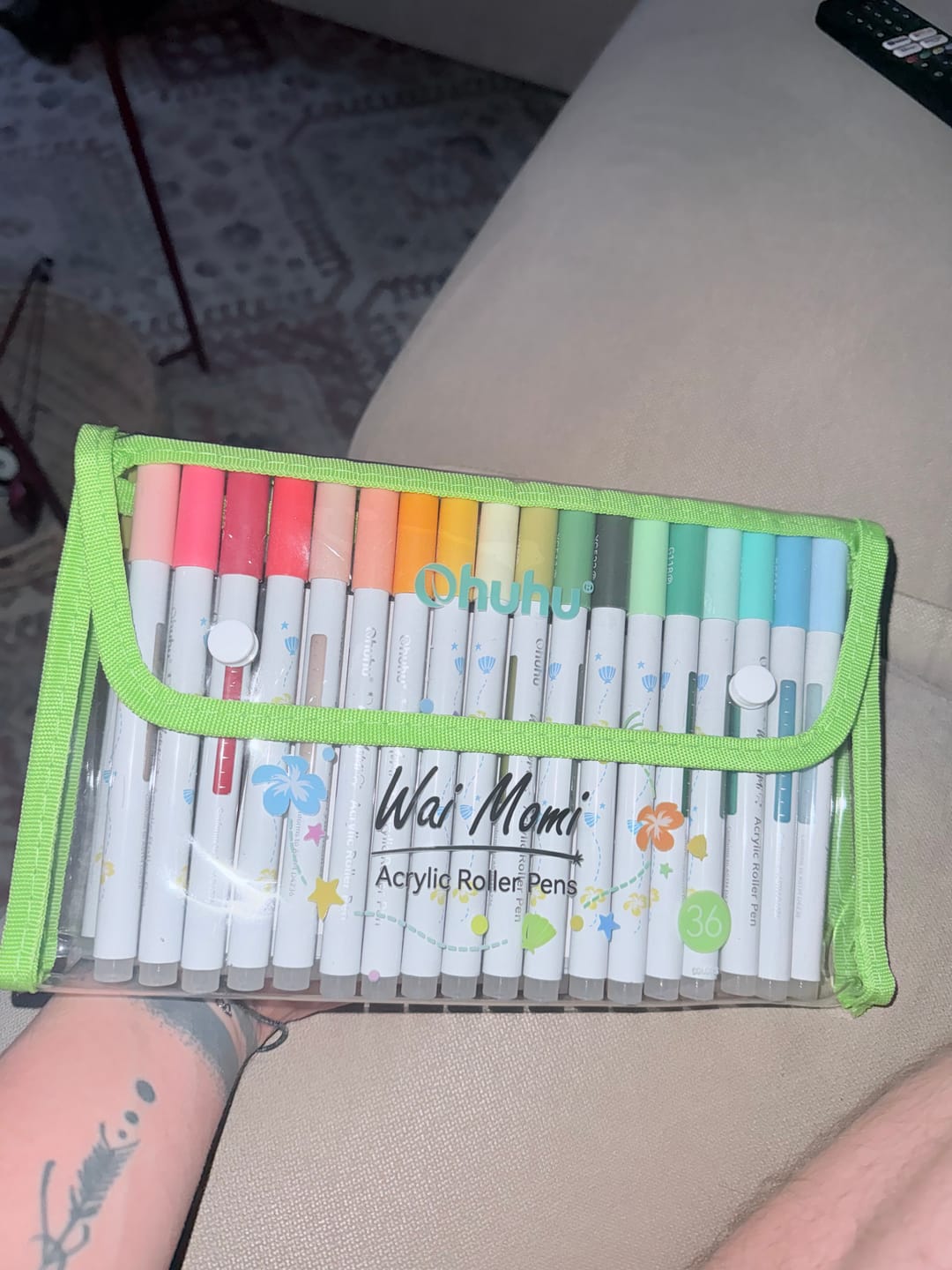 Customer photo review of Ohuhu Wai Momi Acrylic Gel Pens