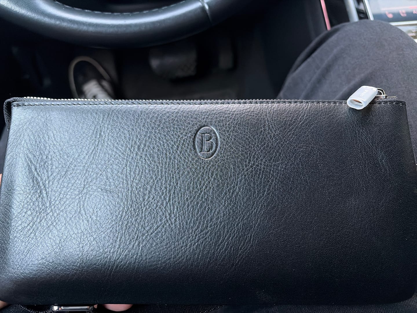 Customer photo review of Belluvi Duo Pouch